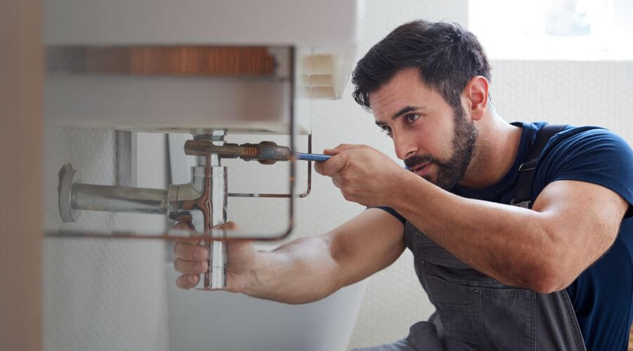 Professional clogged toilet repair in Wyarno, WY